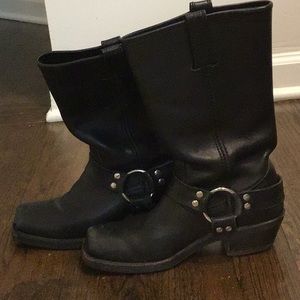 Frye Harness 12R Black Leather boots, size 7